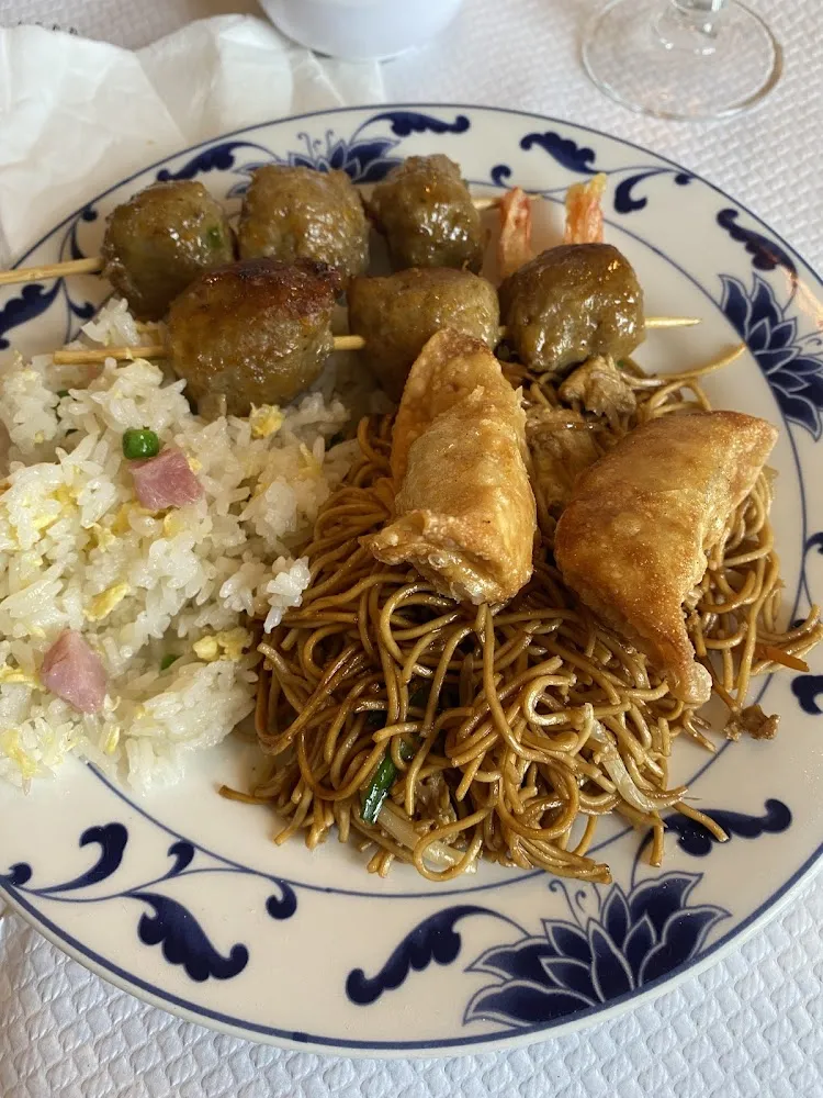 Brochette de Boeuf Riz Cantonais Gyozas